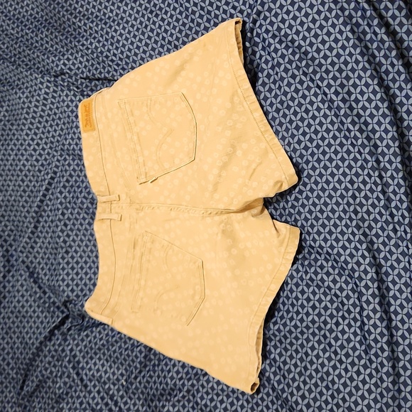 Levis women size 12 short shorts - Picture 2 of 7